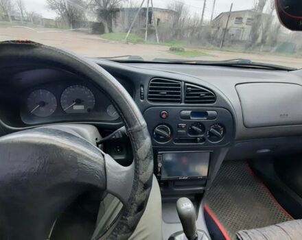 Красный Мицубиси Лансер, объемом двигателя 1.3 л и пробегом 409 тыс. км за 2000 $, фото 6 на Automoto.ua