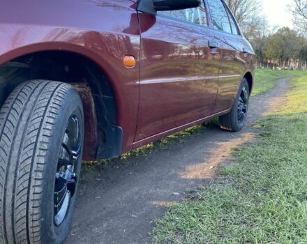 Красный Мицубиси Лансер, объемом двигателя 1.3 л и пробегом 182 тыс. км за 3000 $, фото 2 на Automoto.ua