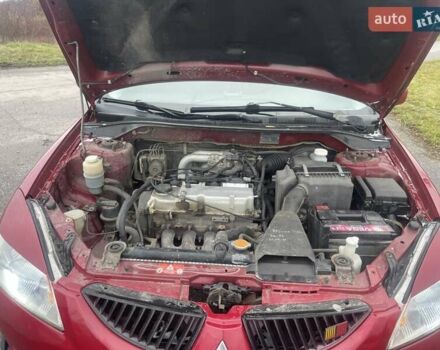 Красный Мицубиси Лансер, объемом двигателя 1.3 л и пробегом 250 тыс. км за 3450 $, фото 5 на Automoto.ua