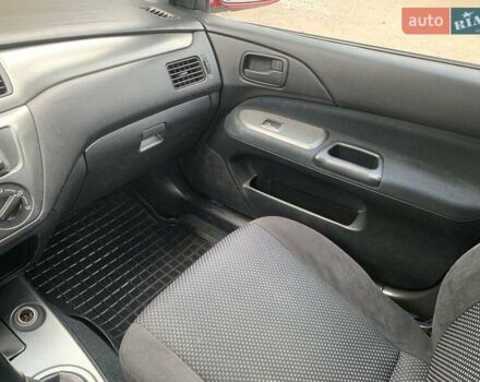 Красный Мицубиси Лансер, объемом двигателя 1.58 л и пробегом 250 тыс. км за 3999 $, фото 22 на Automoto.ua