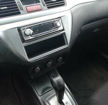 Красный Мицубиси Лансер, объемом двигателя 2 л и пробегом 320 тыс. км за 4600 $, фото 5 на Automoto.ua