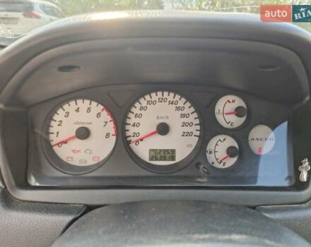 Красный Мицубиси Лансер, объемом двигателя 1.58 л и пробегом 264 тыс. км за 3900 $, фото 8 на Automoto.ua