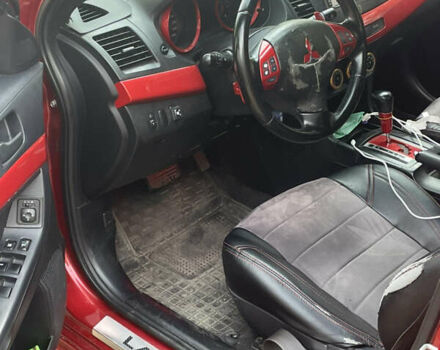 Красный Мицубиси Лансер, объемом двигателя 2 л и пробегом 275 тыс. км за 5500 $, фото 2 на Automoto.ua