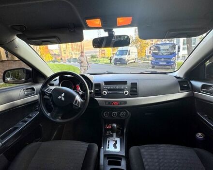 Красный Мицубиси Лансер, объемом двигателя 2 л и пробегом 260 тыс. км за 7300 $, фото 5 на Automoto.ua