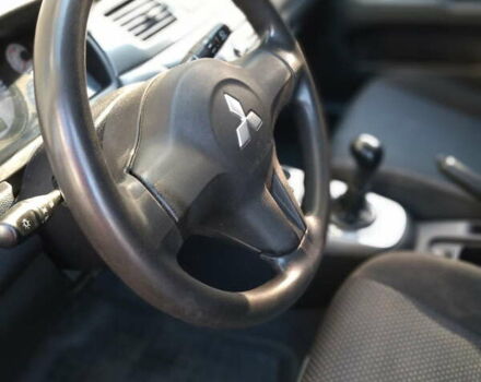 Красный Мицубиси Лансер, объемом двигателя 1.6 л и пробегом 217 тыс. км за 3750 $, фото 5 на Automoto.ua