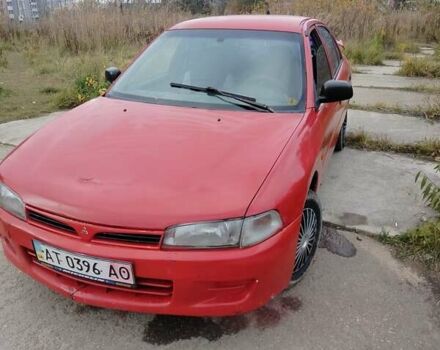 Красный Мицубиси Лансер, объемом двигателя 1.3 л и пробегом 290 тыс. км за 750 $, фото 1 на Automoto.ua