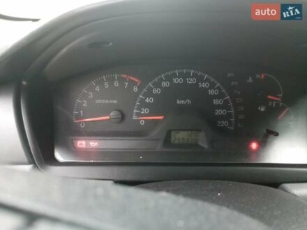 Красный Мицубиси Лансер, объемом двигателя 1.3 л и пробегом 250 тыс. км за 4300 $, фото 1 на Automoto.ua