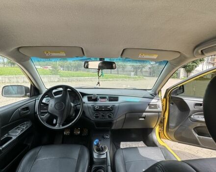 Жовтий Міцубісі Lancer, об'ємом двигуна 2 л та пробігом 262 тис. км за 3300 $, фото 5 на Automoto.ua