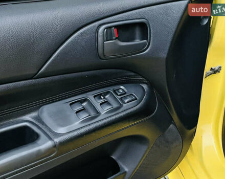 Желтый Мицубиси Лансер, объемом двигателя 2 л и пробегом 263 тыс. км за 4500 $, фото 19 на Automoto.ua