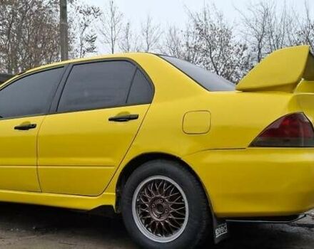 Желтый Мицубиси Лансер, объемом двигателя 1.3 л и пробегом 380 тыс. км за 3500 $, фото 3 на Automoto.ua