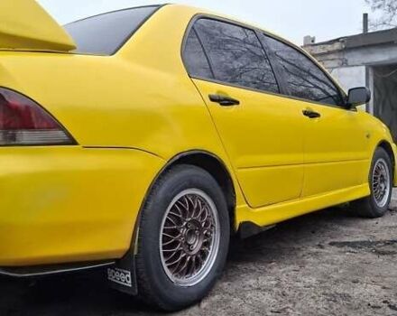 Желтый Мицубиси Лансер, объемом двигателя 1.3 л и пробегом 380 тыс. км за 3500 $, фото 4 на Automoto.ua