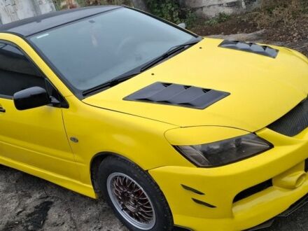 Желтый Мицубиси Лансер, объемом двигателя 1.3 л и пробегом 380 тыс. км за 3500 $, фото 1 на Automoto.ua