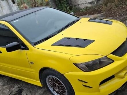 Желтый Мицубиси Лансер, объемом двигателя 1.3 л и пробегом 380 тыс. км за 3500 $, фото 1 на Automoto.ua