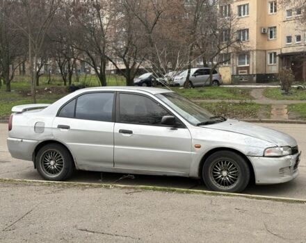 Сірий Міцубісі Lancer, об'ємом двигуна 1.3 л та пробігом 200 тис. км за 1100 $, фото 1 на Automoto.ua