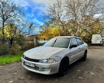 Серый Мицубиси Лансер, объемом двигателя 1.3 л и пробегом 300 тыс. км за 1000 $, фото 1 на Automoto.ua