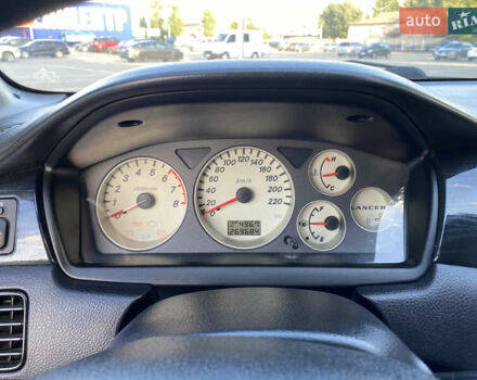 Сірий Міцубісі Lancer, об'ємом двигуна 1.58 л та пробігом 270 тис. км за 1999 $, фото 10 на Automoto.ua