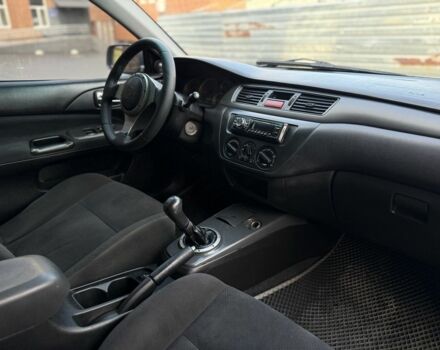 Серый Мицубиси Лансер, объемом двигателя 2 л и пробегом 180 тыс. км за 3700 $, фото 7 на Automoto.ua