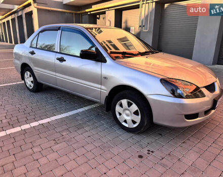 Серый Мицубиси Лансер, объемом двигателя 1.3 л и пробегом 450 тыс. км за 2800 $, фото 1 на Automoto.ua