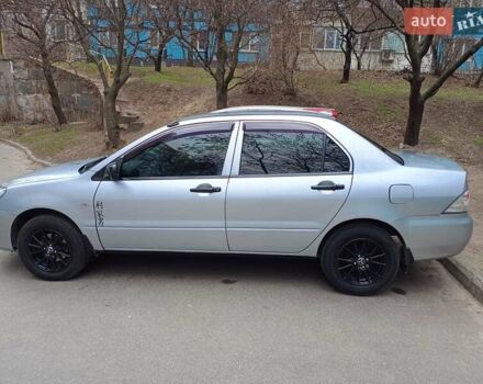 Серый Мицубиси Лансер, объемом двигателя 1.3 л и пробегом 230 тыс. км за 3900 $, фото 1 на Automoto.ua