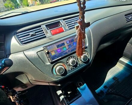 Сірий Міцубісі Lancer, об'ємом двигуна 2 л та пробігом 278 тис. км за 4000 $, фото 7 на Automoto.ua