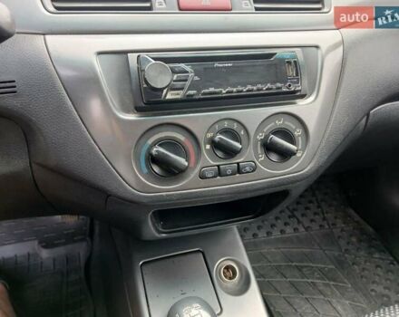 Сірий Міцубісі Lancer, об'ємом двигуна 1.58 л та пробігом 200 тис. км за 4000 $, фото 5 на Automoto.ua