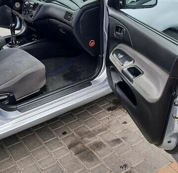 Серый Мицубиси Лансер, объемом двигателя 1.6 л и пробегом 277 тыс. км за 3500 $, фото 4 на Automoto.ua