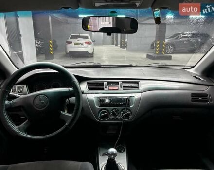 Серый Мицубиси Лансер, объемом двигателя 1.58 л и пробегом 300 тыс. км за 4600 $, фото 7 на Automoto.ua