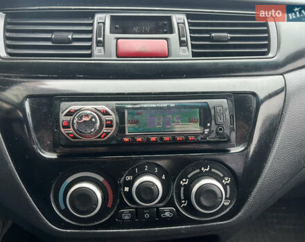 Серый Мицубиси Лансер, объемом двигателя 1.58 л и пробегом 333 тыс. км за 2800 $, фото 11 на Automoto.ua