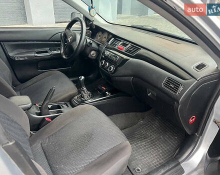 Сірий Міцубісі Lancer, об'ємом двигуна 1.58 л та пробігом 333 тис. км за 2999 $, фото 9 на Automoto.ua
