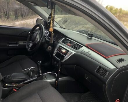 Міцубісі Lancer 2006 у Синельниковом на Automoto.ua Сірий Міцубісі Lancer, об'ємом двигуна 2 л та пробігом 200 тис. км за 3000 $, фото 4 на Automoto.ua