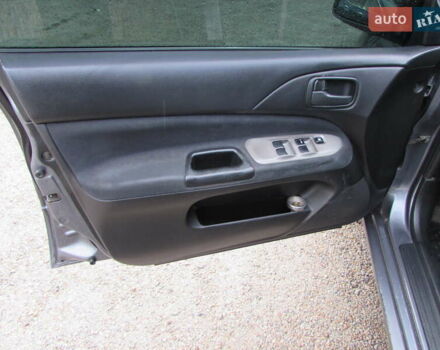 Серый Мицубиси Лансер, объемом двигателя 1.58 л и пробегом 300 тыс. км за 3600 $, фото 4 на Automoto.ua