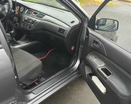 Серый Мицубиси Лансер, объемом двигателя 1.6 л и пробегом 181 тыс. км за 4500 $, фото 3 на Automoto.ua