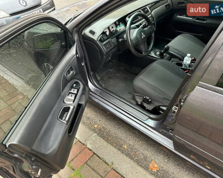 Серый Мицубиси Лансер, объемом двигателя 1.6 л и пробегом 115 тыс. км за 2800 $, фото 11 на Automoto.ua