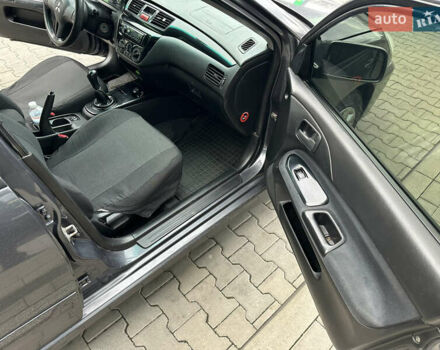Сірий Міцубісі Lancer, об'ємом двигуна 1.6 л та пробігом 115 тис. км за 2800 $, фото 14 на Automoto.ua