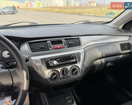 Серый Мицубиси Лансер, объемом двигателя 1.3 л и пробегом 160 тыс. км за 5555 $, фото 47 на Automoto.ua