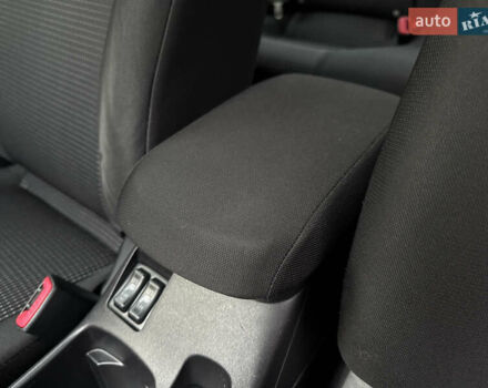 Міцубісі Lancer 2007 у Житомирі на Automoto.ua Сірий Міцубісі Lancer, об'ємом двигуна 1.5 л та пробігом 195 тис. км за 5700 $, фото 27 на Automoto.ua