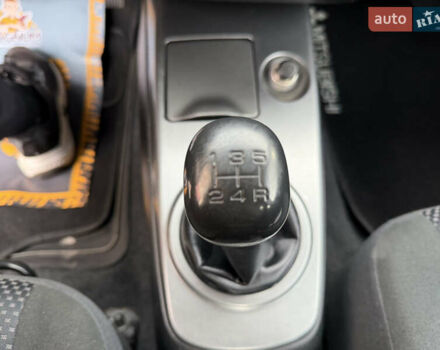 Серый Мицубиси Лансер, объемом двигателя 1.3 л и пробегом 160 тыс. км за 5555 $, фото 51 на Automoto.ua