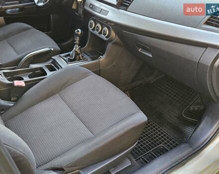 Серый Мицубиси Лансер, объемом двигателя 2 л и пробегом 282 тыс. км за 5450 $, фото 62 на Automoto.ua