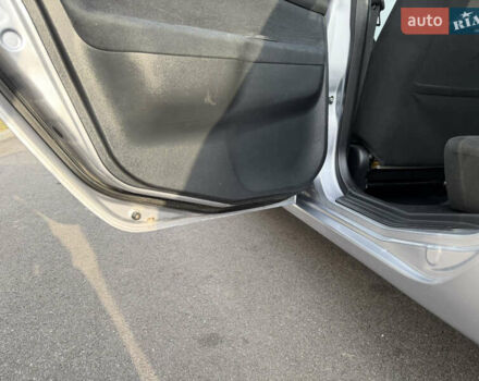 Серый Мицубиси Лансер, объемом двигателя 1.3 л и пробегом 160 тыс. км за 5555 $, фото 69 на Automoto.ua