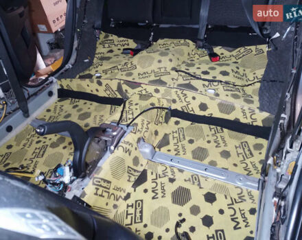 Серый Мицубиси Лансер, объемом двигателя 2 л и пробегом 175 тыс. км за 7300 $, фото 9 на Automoto.ua