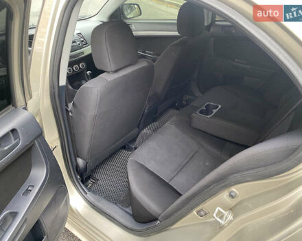 Мицубиси Лансер 2008 в Запорожье на Automoto.ua Серый Мицубиси Лансер, объемом двигателя 2 л и пробегом 300 тыс. км за 6000 $, фото 3 на Automoto.ua