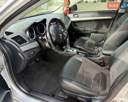 Серый Мицубиси Лансер, объемом двигателя 2 л и пробегом 175 тыс. км за 7300 $, фото 6 на Automoto.ua