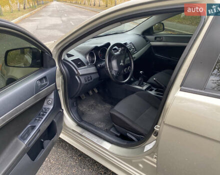 Мицубиси Лансер 2008 в Запорожье на Automoto.ua Серый Мицубиси Лансер, объемом двигателя 2 л и пробегом 300 тыс. км за 6000 $, фото 2 на Automoto.ua