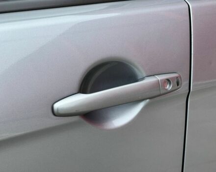 Серый Мицубиси Лансер, объемом двигателя 2 л и пробегом 170 тыс. км за 9500 $, фото 3 на Automoto.ua