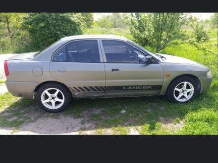 Мицубиси Лансер 1996 в Черкассах на Automoto.ua Серый Мицубиси Лансер, объемом двигателя 1.3 л и пробегом 450 тыс. км за 1000 $, фото 1 на Automoto.ua