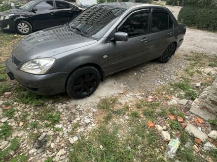 Серый Мицубиси Лансер, объемом двигателя 1.6 л и пробегом 263 тыс. км за 4999 $, фото 1 на Automoto.ua