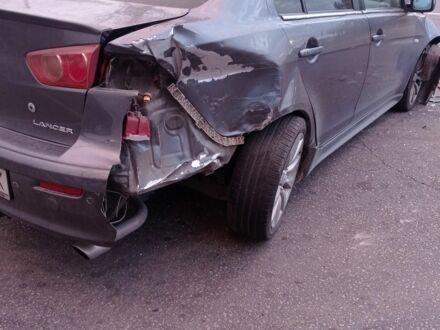 Серый Мицубиси Лансер, объемом двигателя 2 л и пробегом 180 тыс. км за 2800 $, фото 1 на Automoto.ua