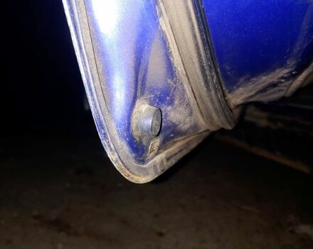 Синий Мицубиси Лансер, объемом двигателя 1.3 л и пробегом 270 тыс. км за 2100 $, фото 6 на Automoto.ua