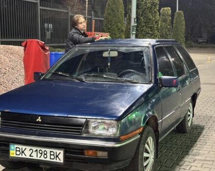 Синий Мицубиси Лансер, объемом двигателя 1.5 л и пробегом 170 тыс. км за 650 $, фото 1 на Automoto.ua