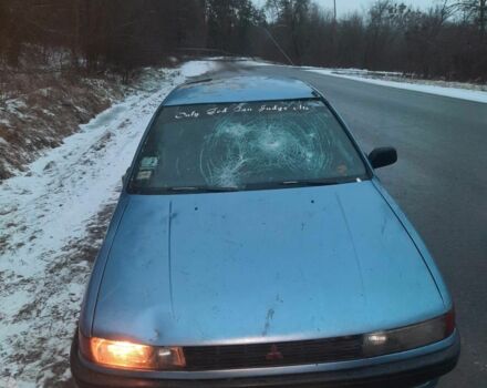 Синий Мицубиси Лансер, объемом двигателя 1.5 л и пробегом 50 тыс. км за 800 $, фото 1 на Automoto.ua